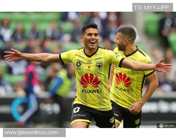 西悉尼漫与惠灵顿凤的精彩对决展现足球魅力与激情碰撞