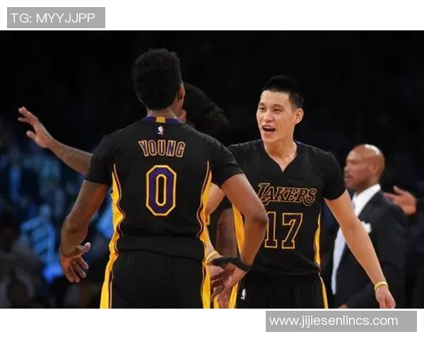 林书豪加盟湖人后首战精彩回顾与表现分析