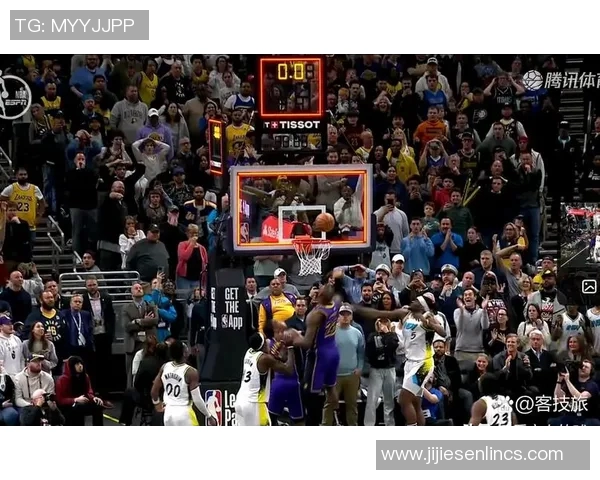 詹姆斯在对阵步行者的比赛中狂砍47分展现超凡实力 詹姆斯在对阵步行者的比赛中狂砍47分展现超凡实力