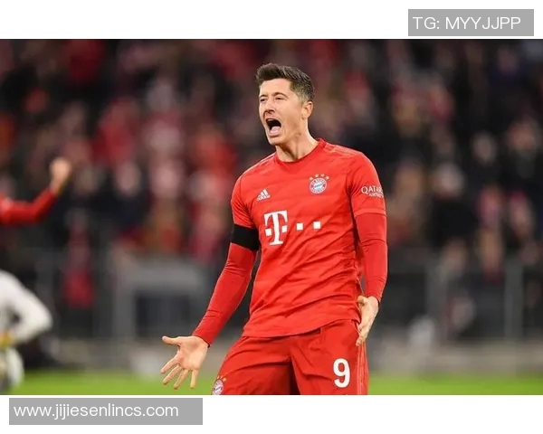 马丁内斯的传奇之路:从青涩少年到足球巨星的成长历程