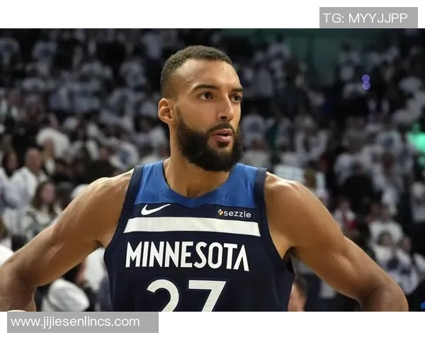 字母哥与戈贝尔的巅峰对决谁能在NBA赛场上笑到最后