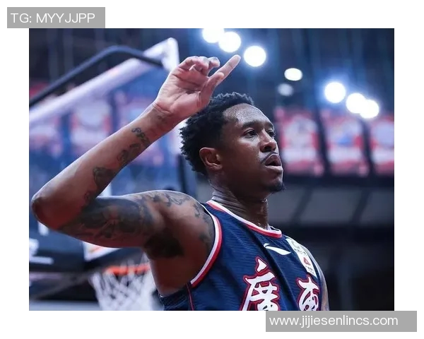 马尚布鲁克斯：从篮球场上的巨星到生活中的奋斗者之路